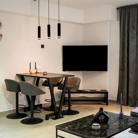 Essel Noir - A Hidden Gem With A Magnificent Acropolis View Apartment เอเธนส์ ภายนอก รูปภาพ