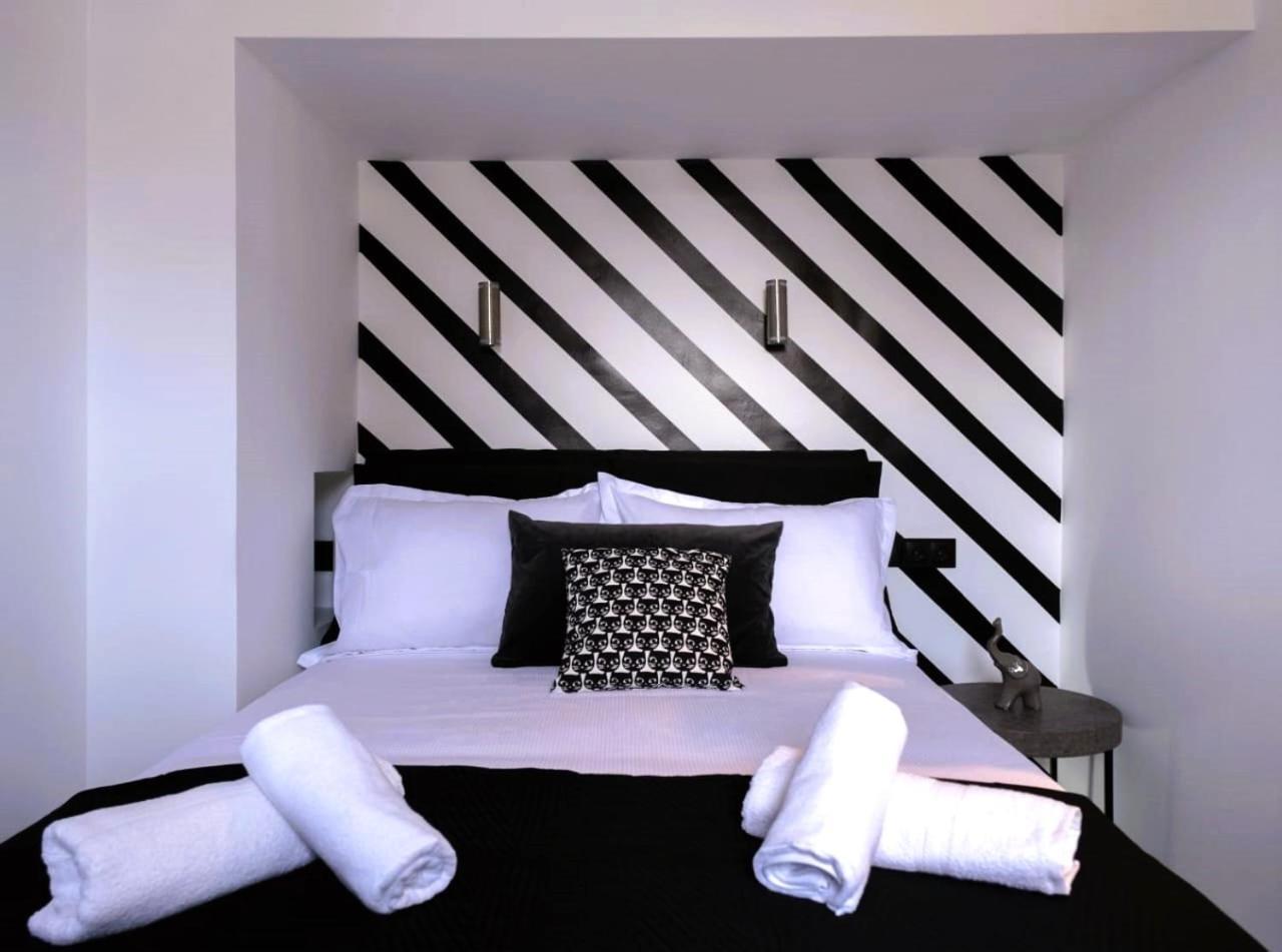 Essel Noir - A Hidden Gem With A Magnificent Acropolis View Apartment เอเธนส์ ภายนอก รูปภาพ