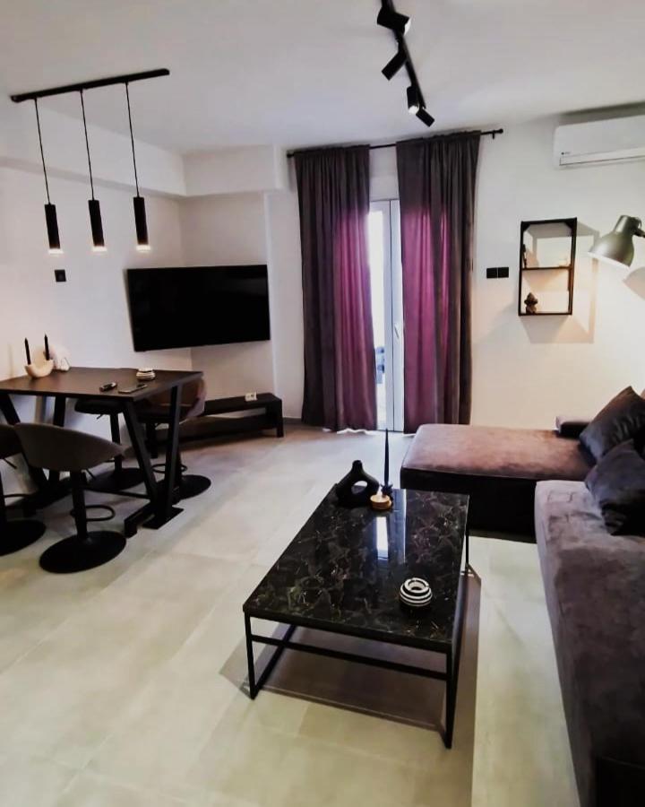 Essel Noir - A Hidden Gem With A Magnificent Acropolis View Apartment เอเธนส์ ภายนอก รูปภาพ