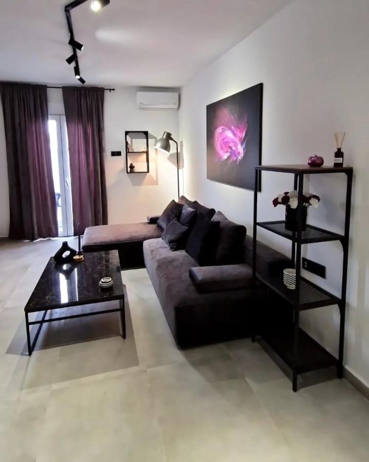 Essel Noir - A Hidden Gem With A Magnificent Acropolis View Apartment เอเธนส์ ภายนอก รูปภาพ
