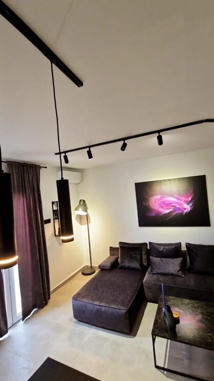 Essel Noir - A Hidden Gem With A Magnificent Acropolis View Apartment เอเธนส์ ภายนอก รูปภาพ