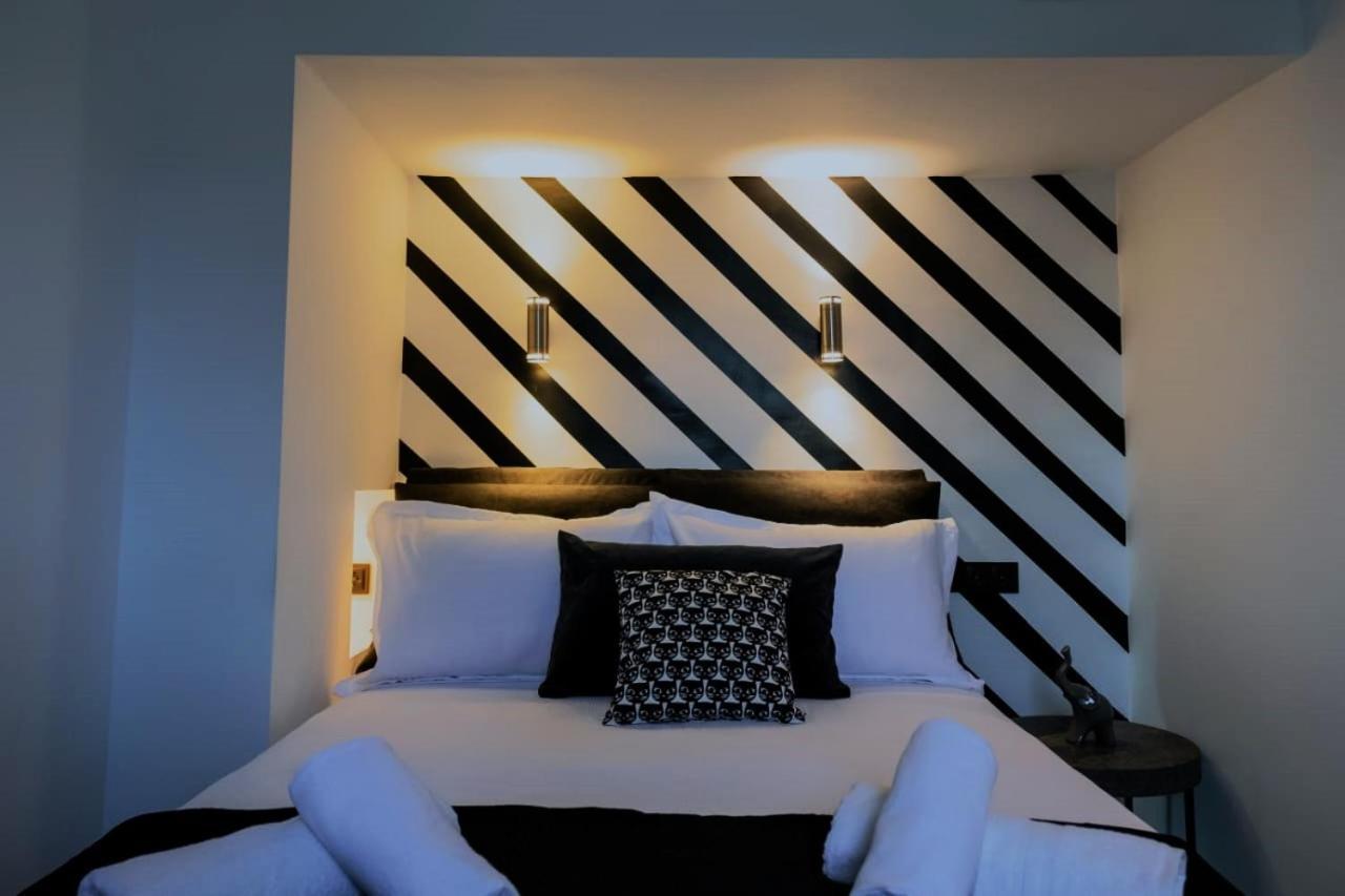 Essel Noir - A Hidden Gem With A Magnificent Acropolis View Apartment เอเธนส์ ภายนอก รูปภาพ